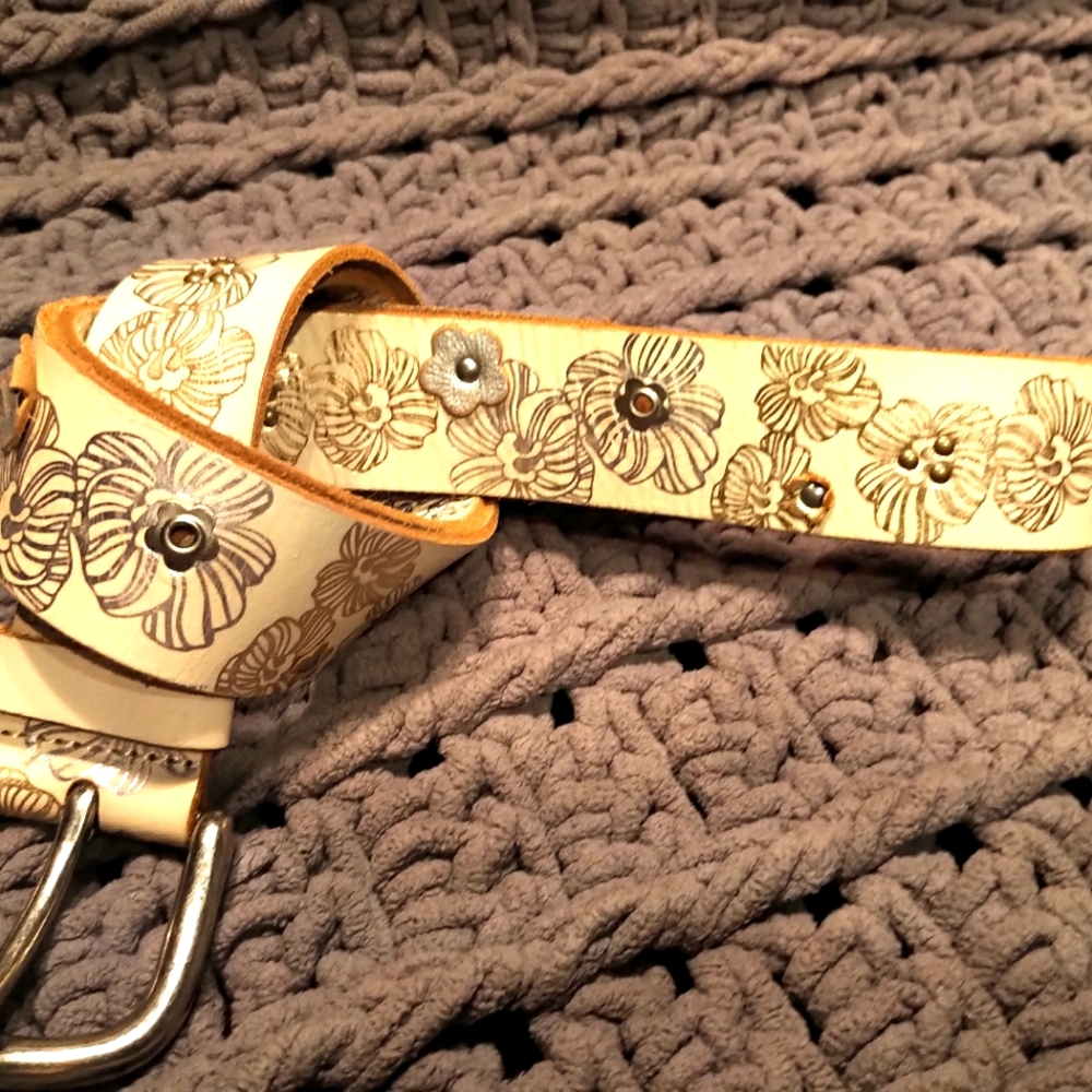 Fossil leather belt with steel buckle-gorgeous!